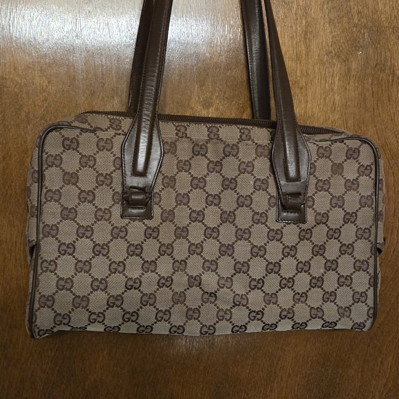 Authentic Gucci monogram canvas shoulder bag - Picture 2 of 8